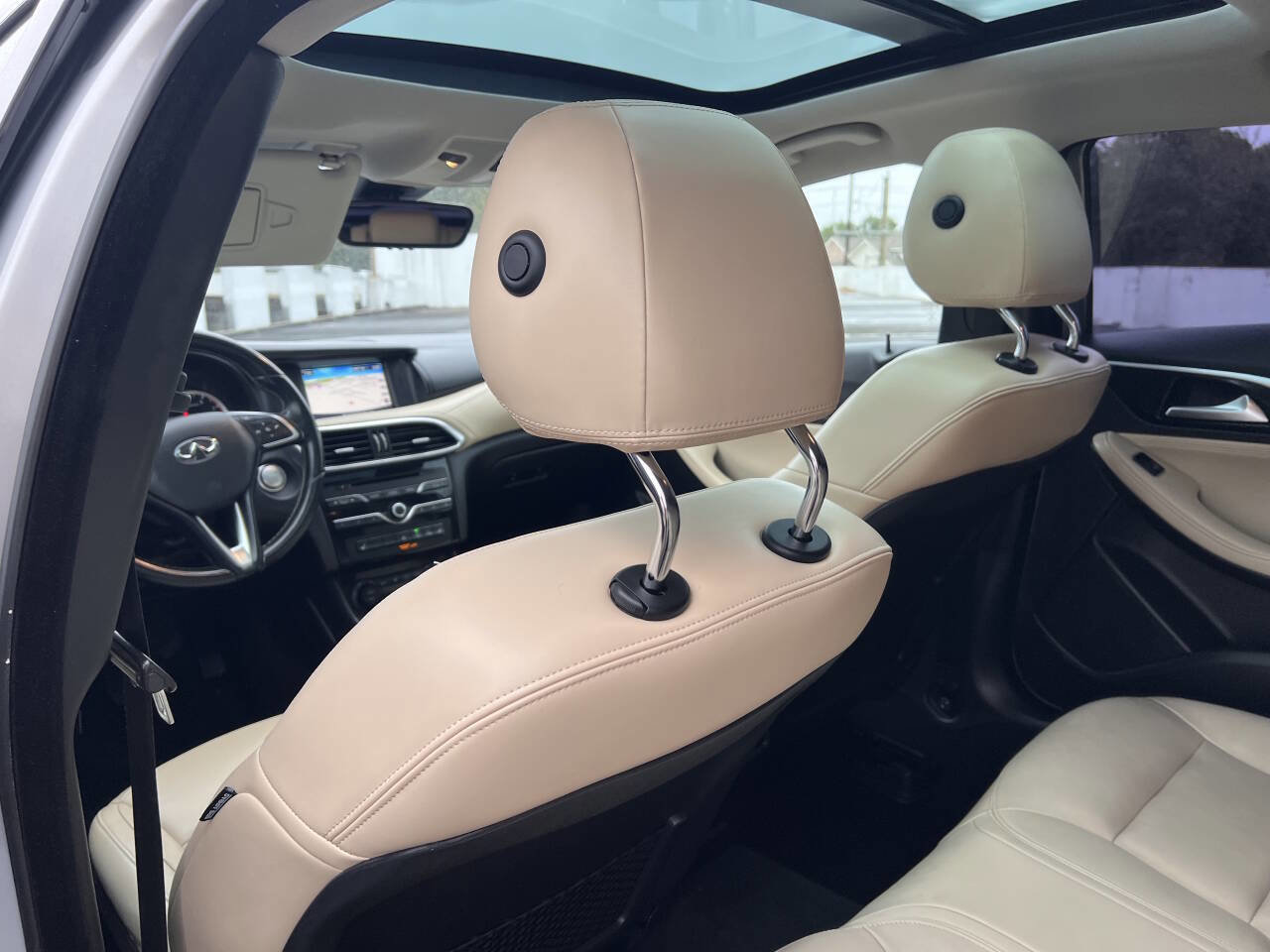 Used 2018 INFINITI QX30 Premium w/ Navigation Package image 38