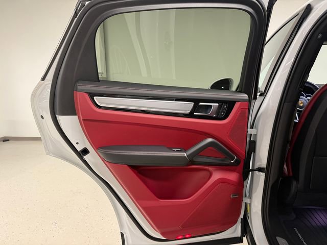 Certified 2023 Porsche Cayenne Platinum Edition AWD/4WD image 36