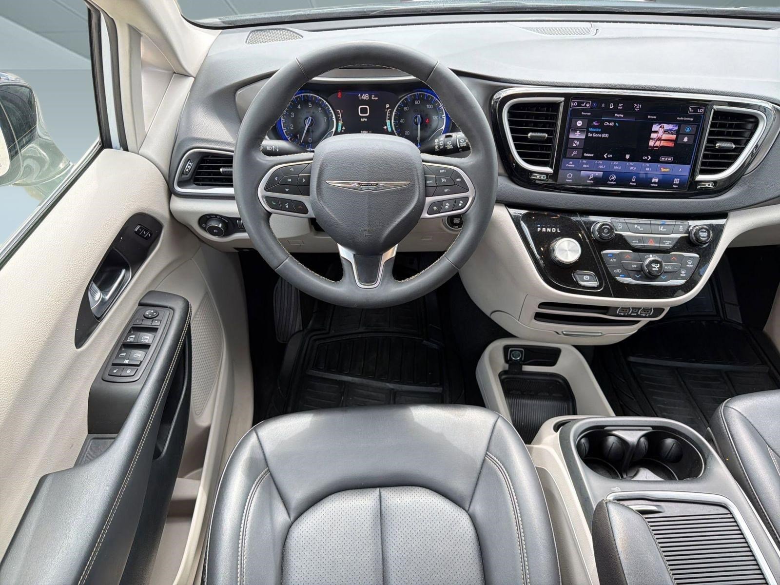 Used 2024 Chrysler Pacifica Touring-L image 26