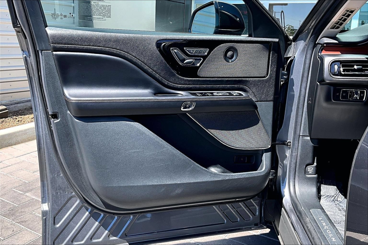 Used 2023 Lincoln Aviator Reserve w/ Class IV Trailer Tow Package RWD image 22