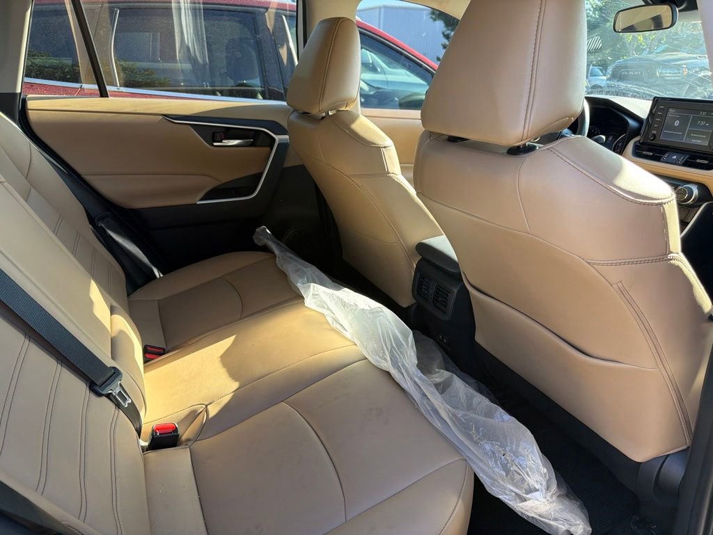 Used 2019 Toyota RAV4 XLE Premium AWD/4WD image 6