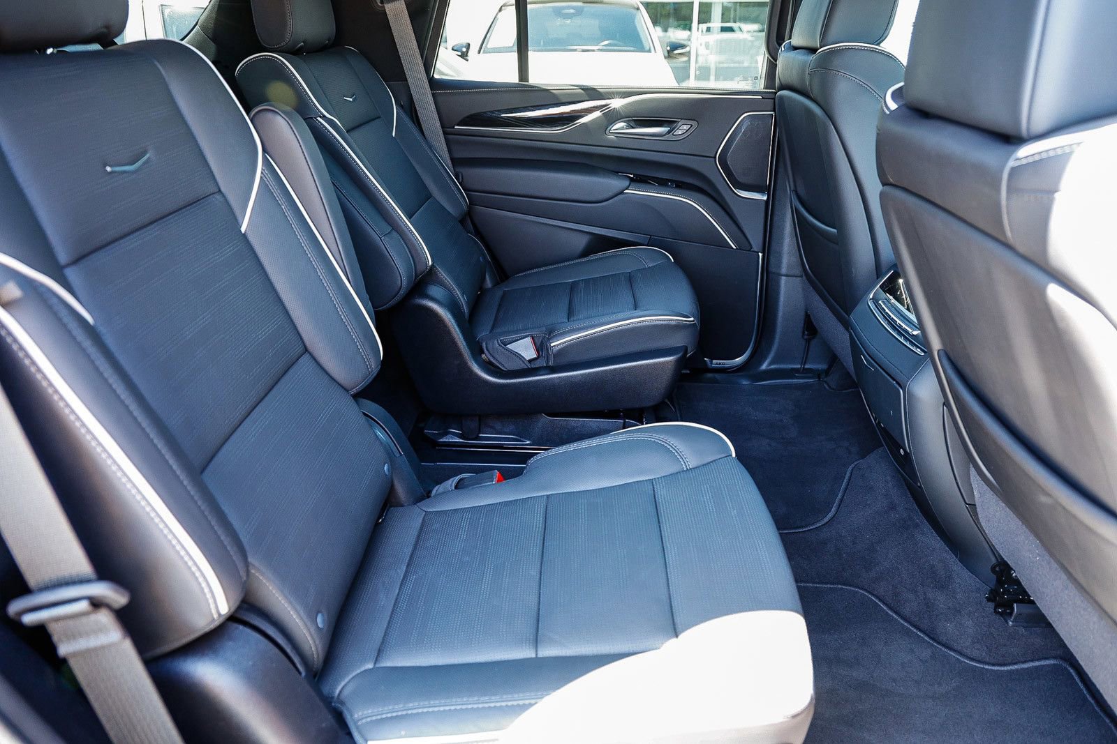 Used 2024 Cadillac Escalade Sport w/ LPO, ONYX Package AWD/4WD image 19