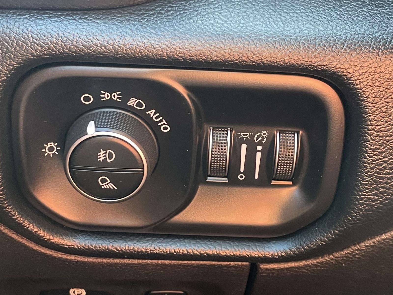 Used 2020 RAM 1500 Laramie image 29