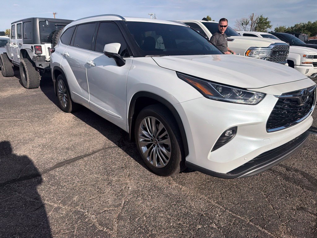 Used 2026 Toyota Highlander Platinum AWD/4WD image 4