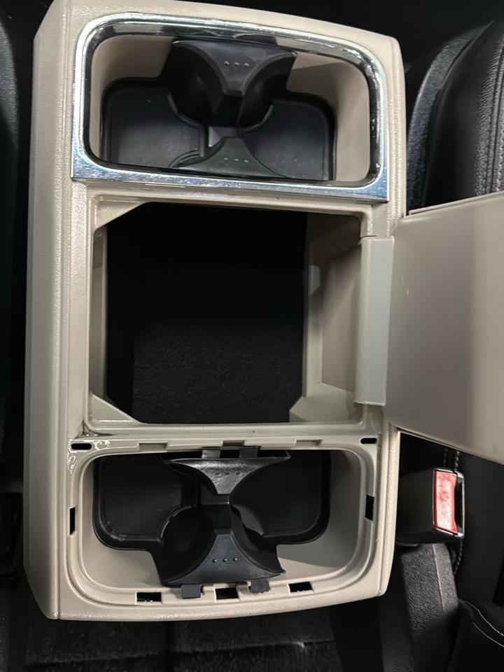 Used 2015 Chrysler Town & Country Touring FWD image 25
