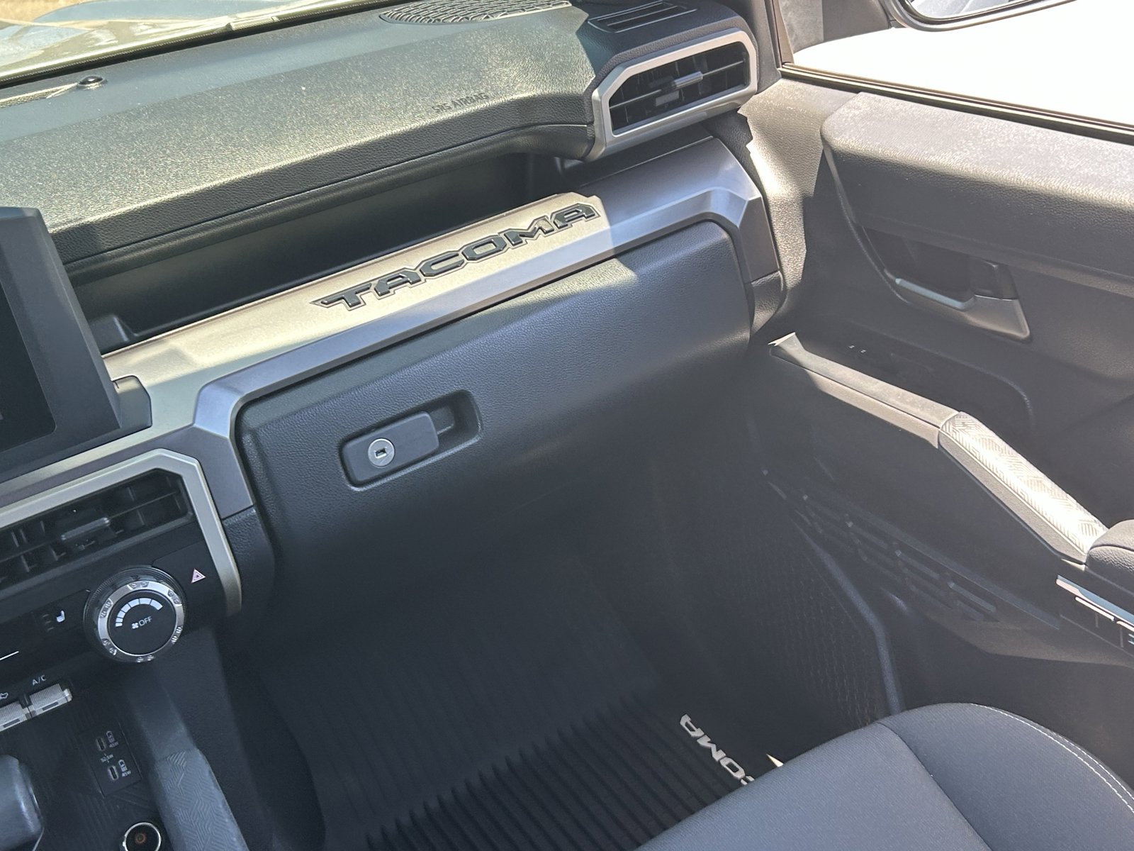 Used 2025 Toyota Tacoma TRD Sport AWD/4WD image 17
