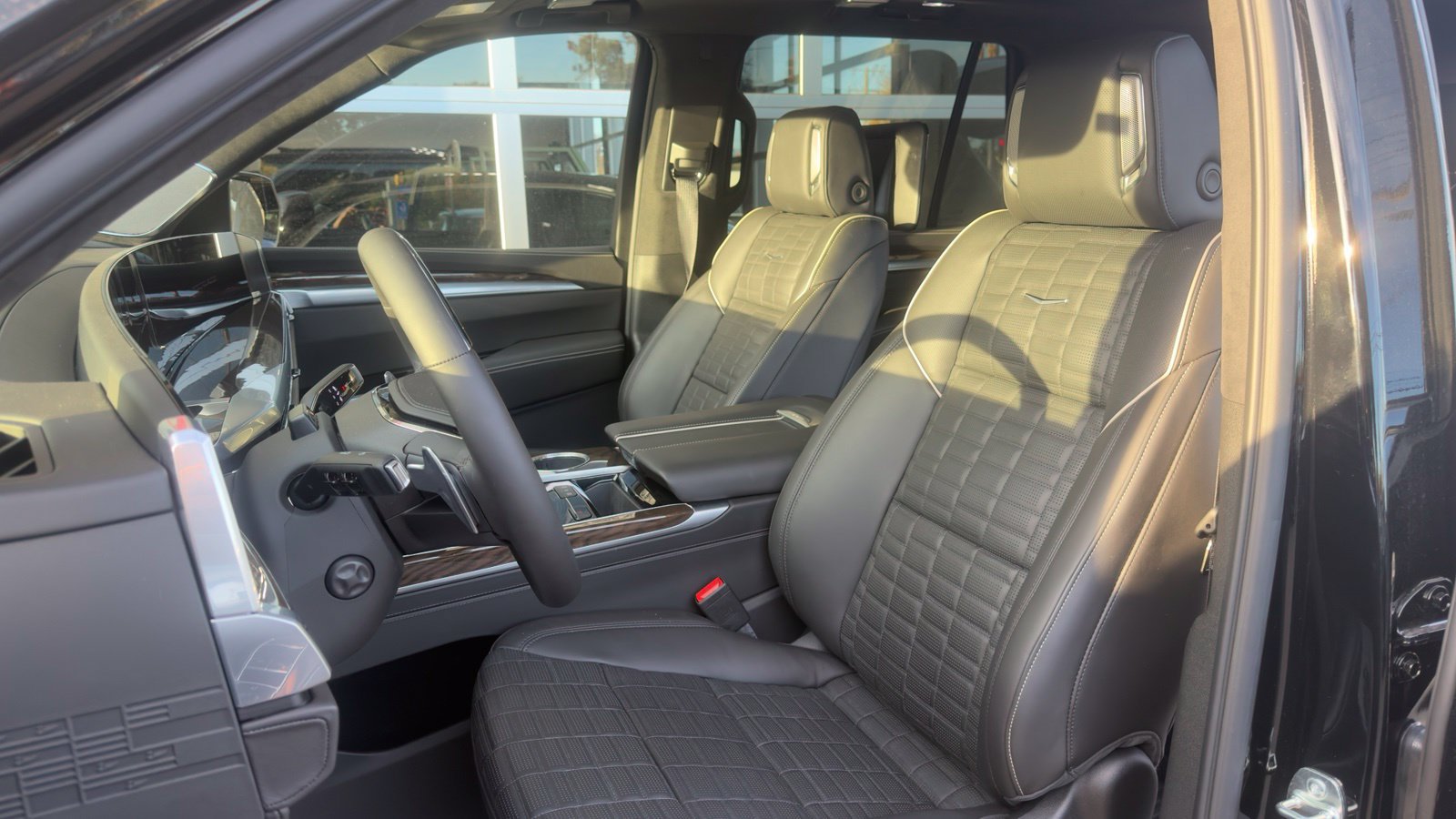 Used 2026 Cadillac Escalade Platinum Sport w/ LPO, ONYX Package AWD/4WD image 9