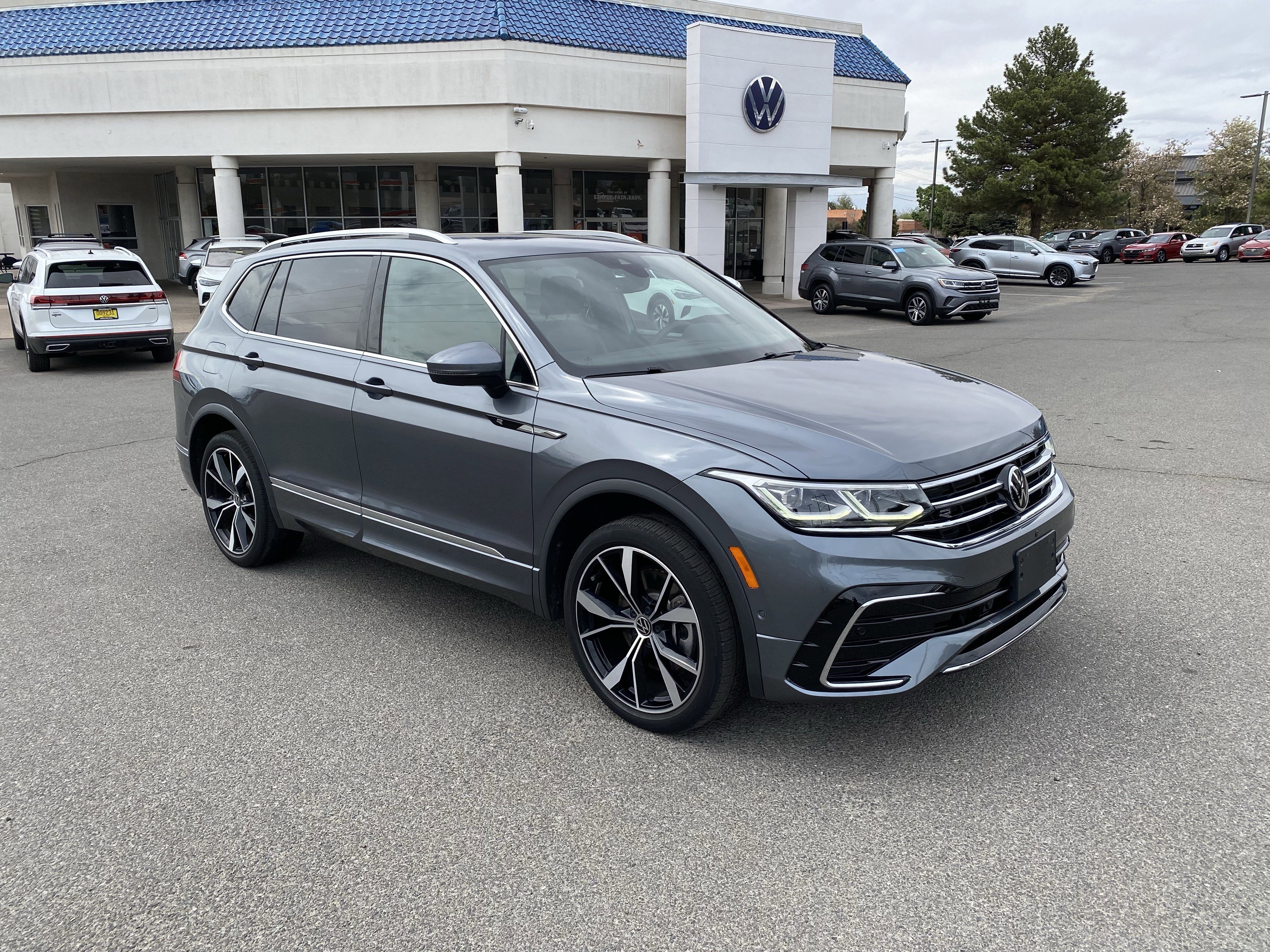 Used 2023 Volkswagen Tiguan SEL R-Line image 41