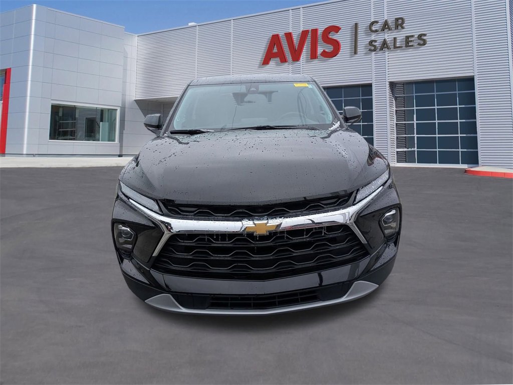 Used 2025 Chevrolet Blazer LT image 2