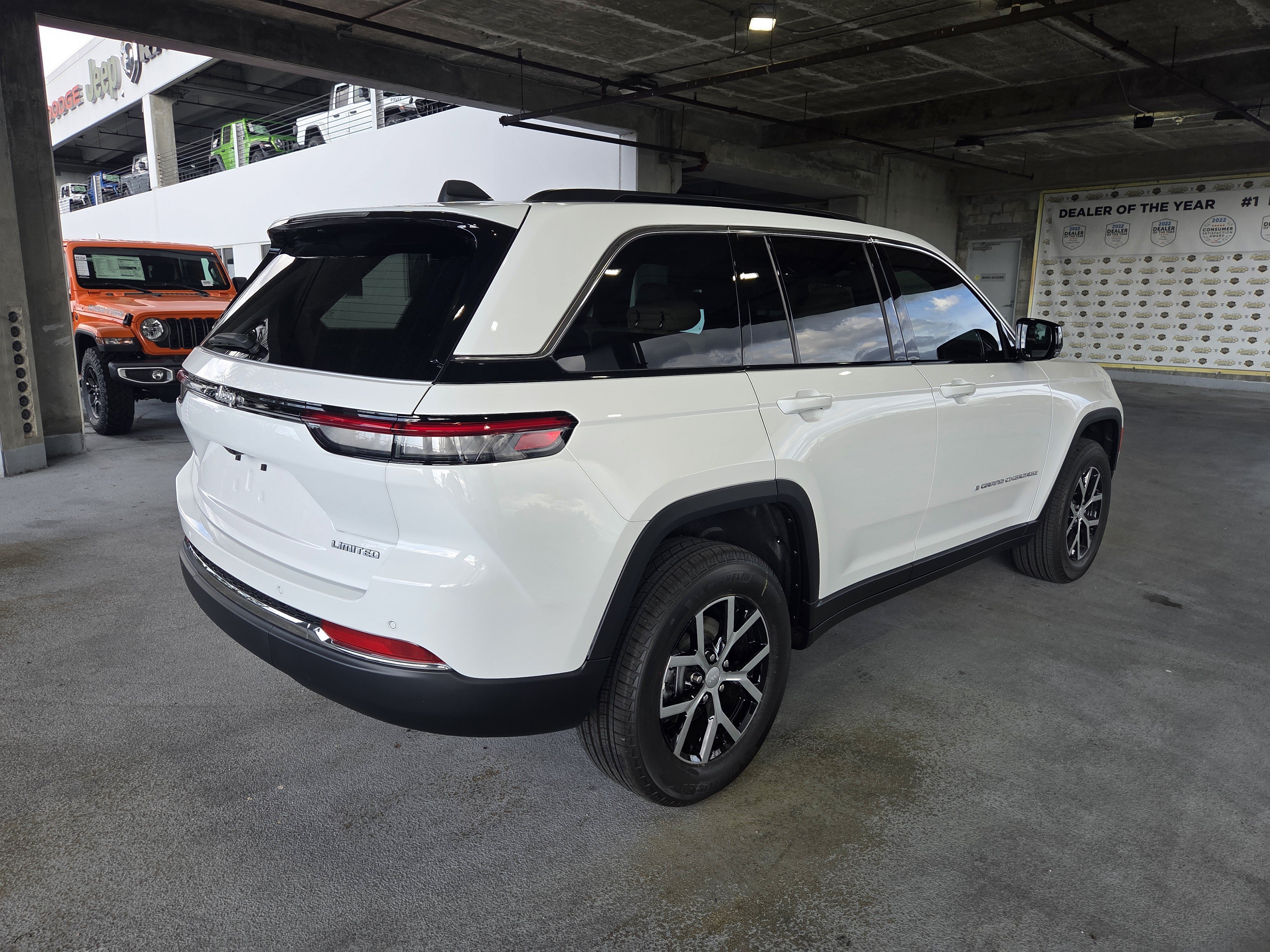 New 2025 Jeep Grand Cherokee Limited RWD image 5