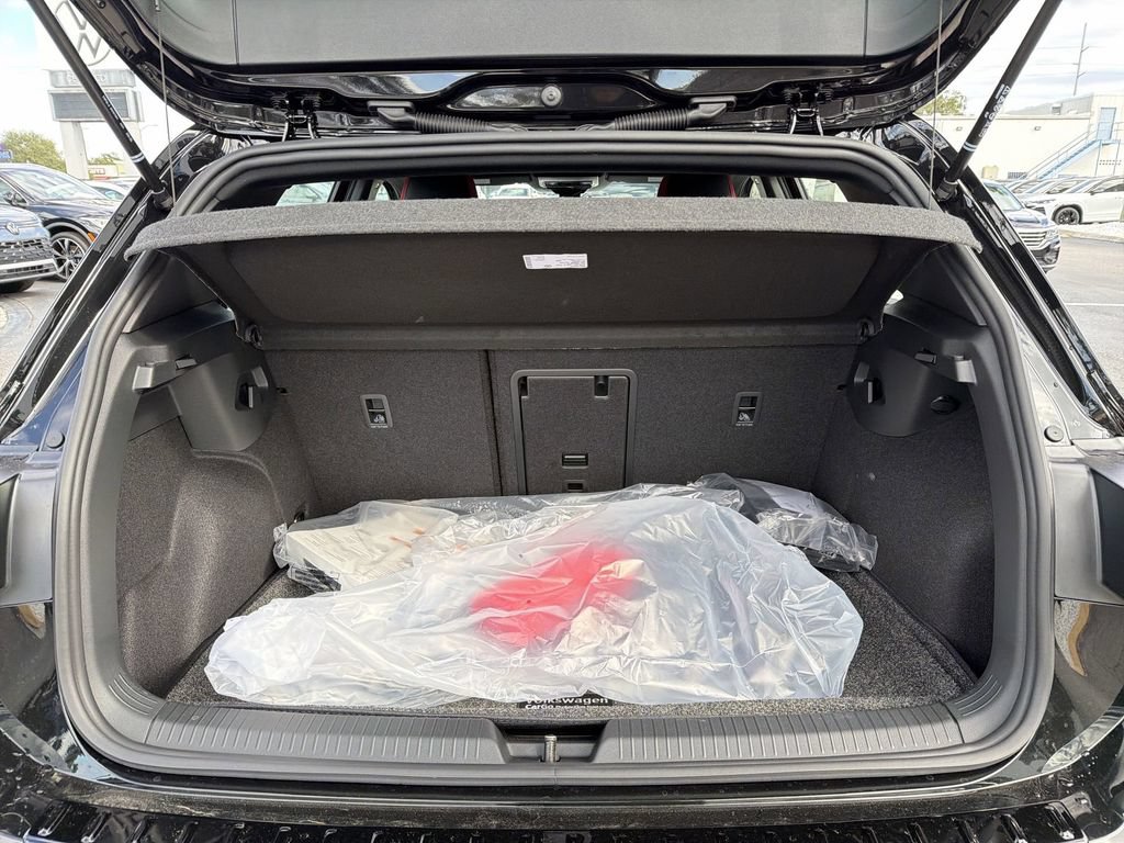 New 2026 Volkswagen GTI SE FWD image 9