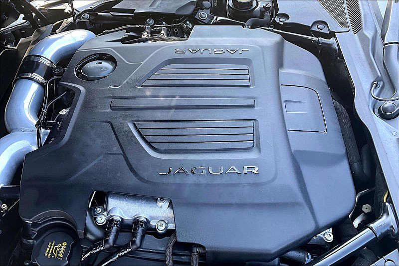 Used 2017 Jaguar F-TYPE R image 28