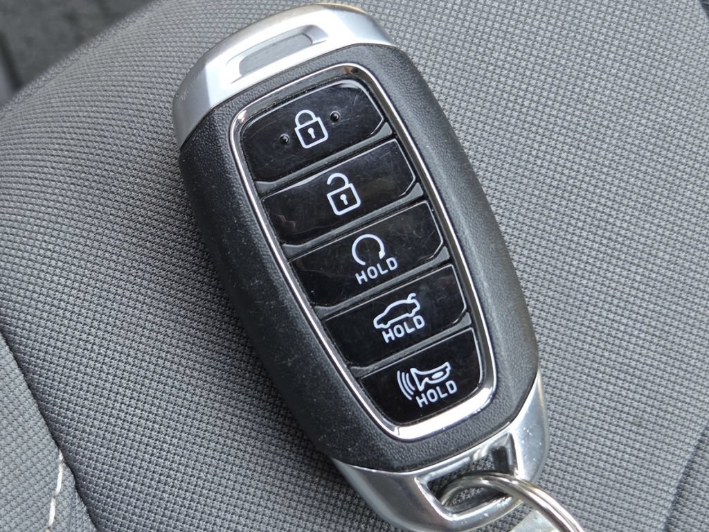 Used 2023 Hyundai Elantra SEL FWD image 35