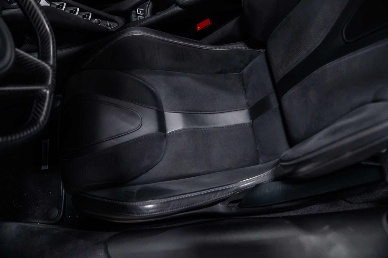 Used 2019 McLaren 720S Performance RWD image 17