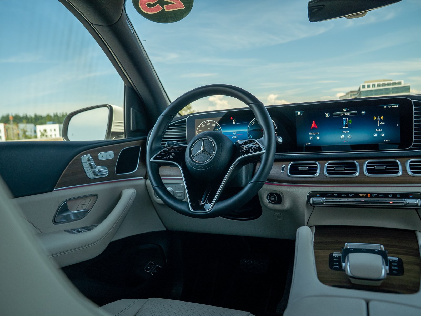 Certified 2025 Mercedes-Benz GLE 450e 4MATIC w/ Winter Package image 18
