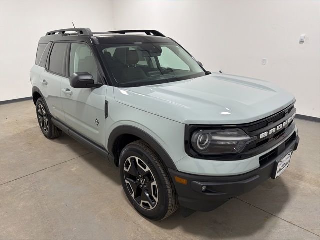 Used 2023 Ford Bronco Sport Outer Banks w/ Tech Package image 3