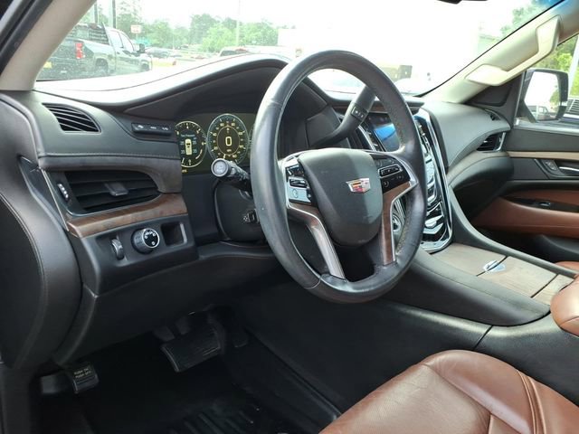 Used 2015 Cadillac Escalade Luxury RWD image 20