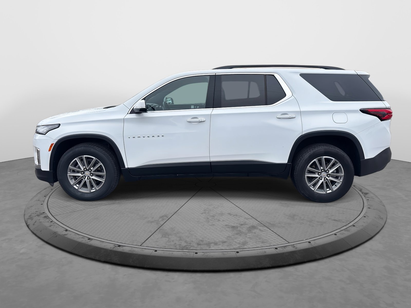 Used 2023 Chevrolet Traverse LT image 5