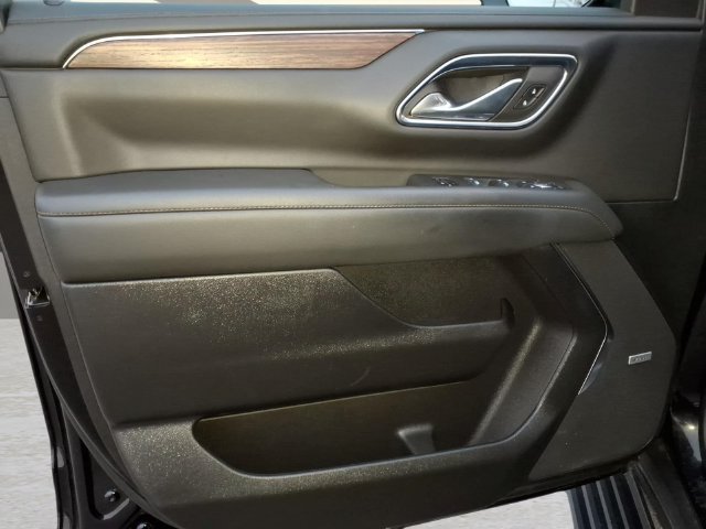 Used 2023 Chevrolet Suburban High Country w/ Premium Package AWD/4WD image 16