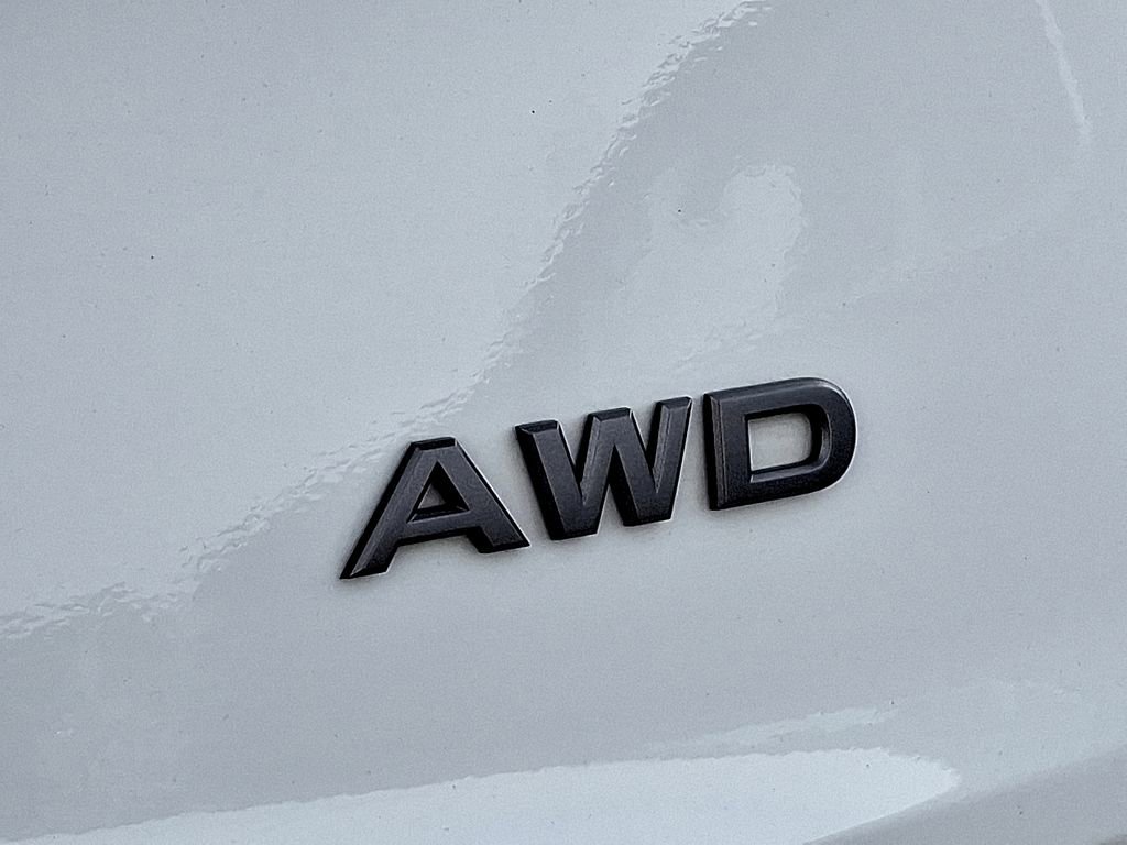 Used 2024 Nissan Rogue S image 32