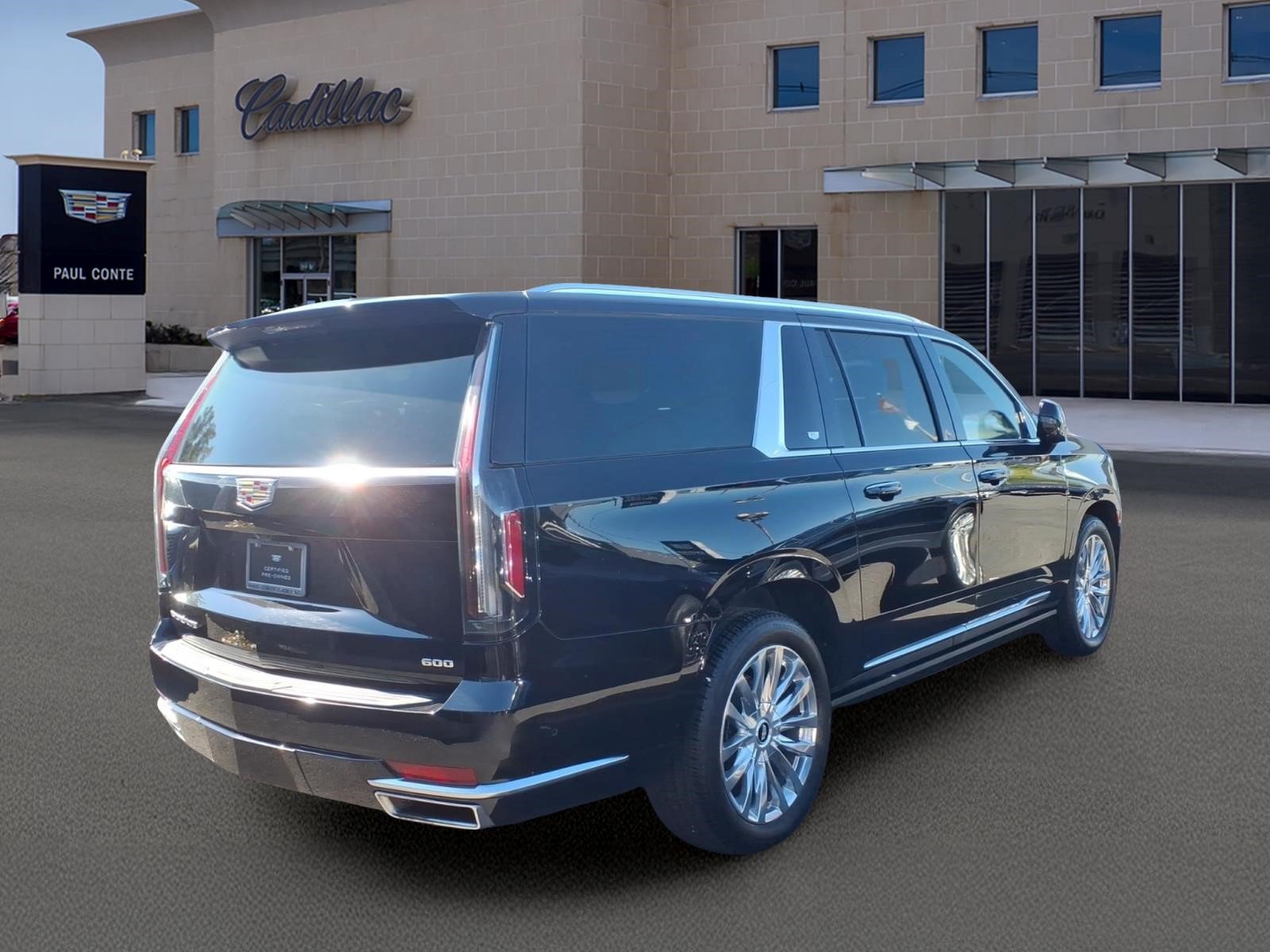 Certified 2023 Cadillac Escalade ESV Premium Luxury w/ Performance Package AWD/4WD image 4
