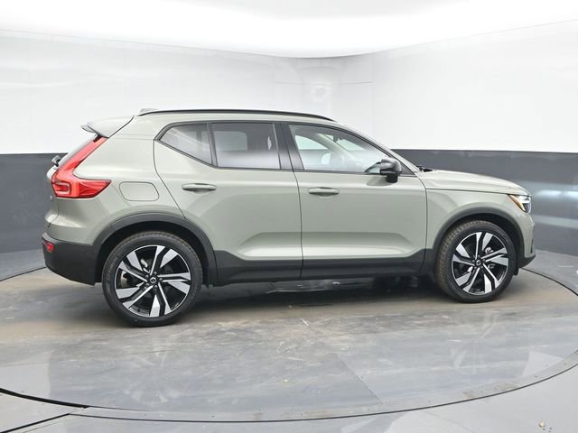 Used 2023 Volvo XC40 B5 Plus w/ Driver Assist Package image 8