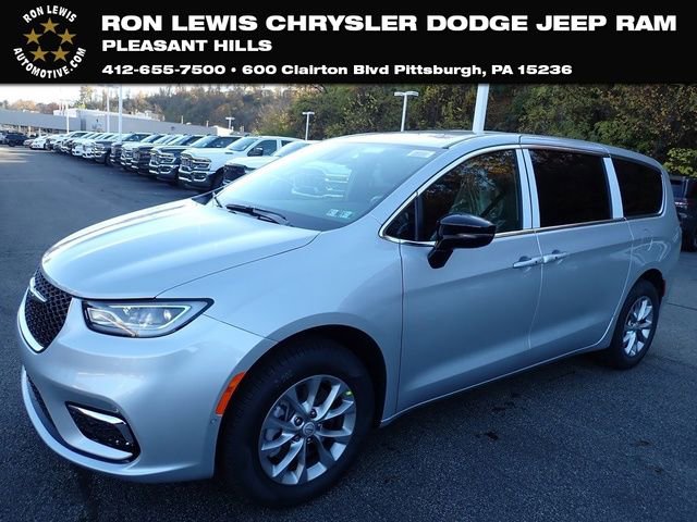 New 2026 Chrysler Pacifica Select