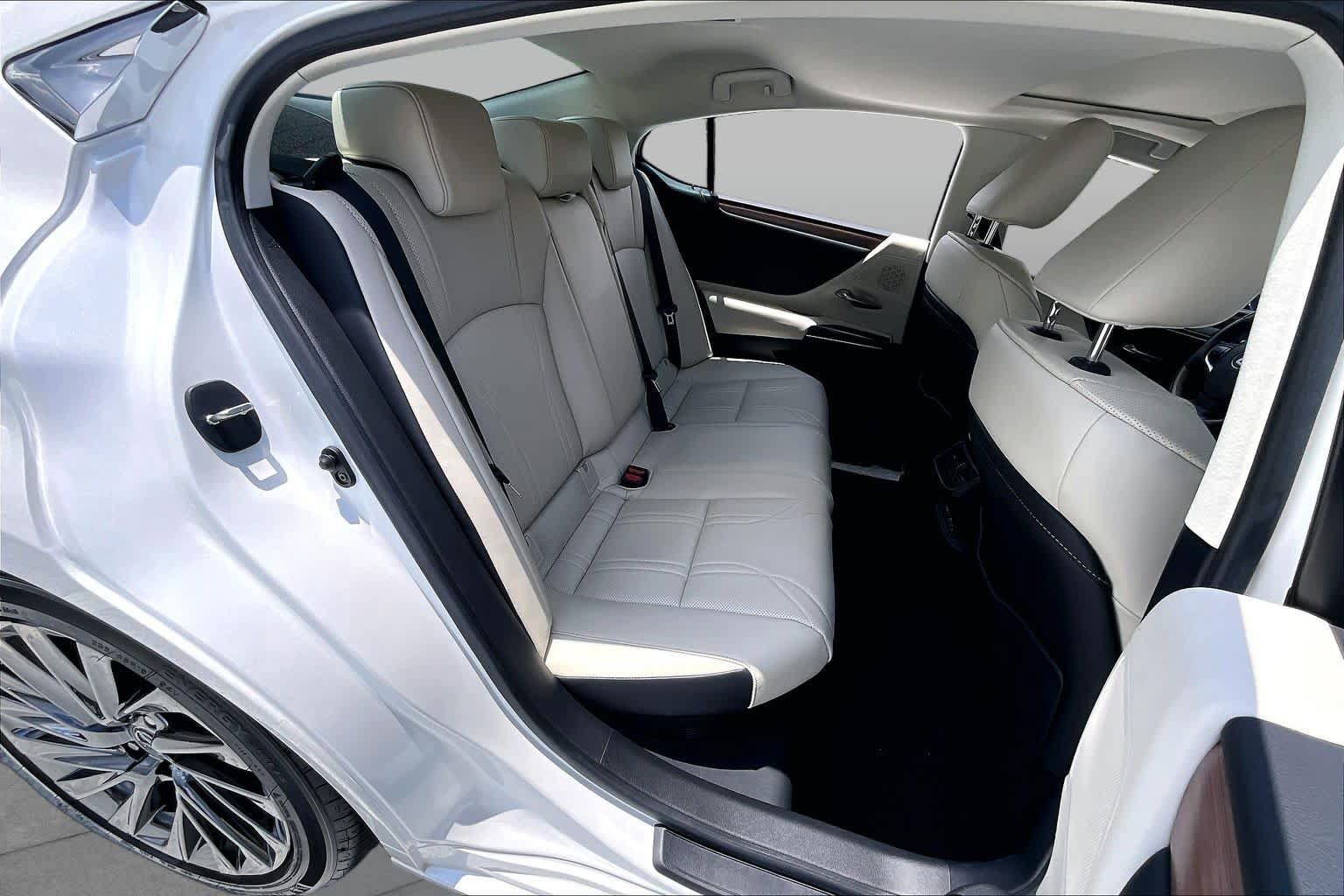Used 2025 Lexus ES 300h w/ Technology Package FWD image 19