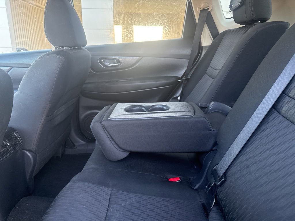 Used 2017 Nissan Rogue SV w/ SV Premium Package image 14