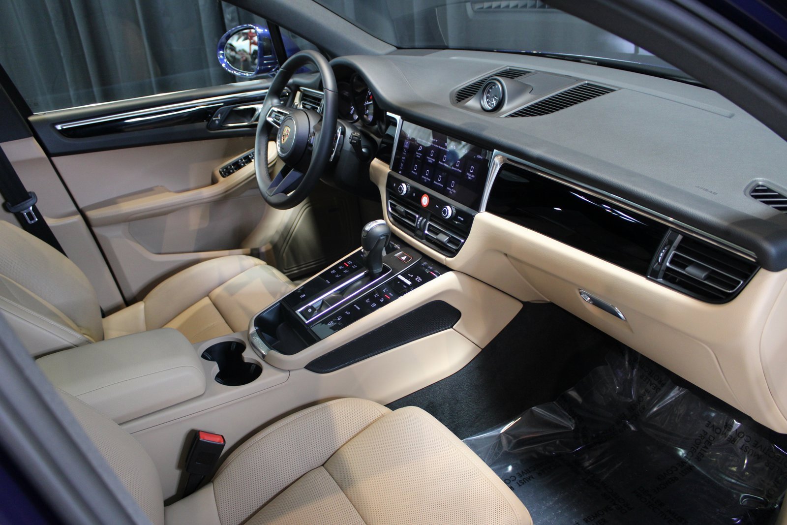 Certified 2025 Porsche Macan image 19