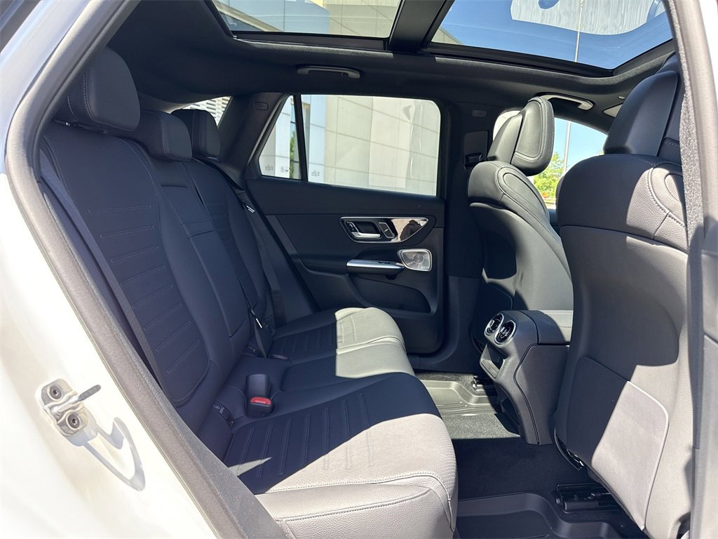 New 2025 Mercedes-Benz GLC 350e 4MATIC image 17