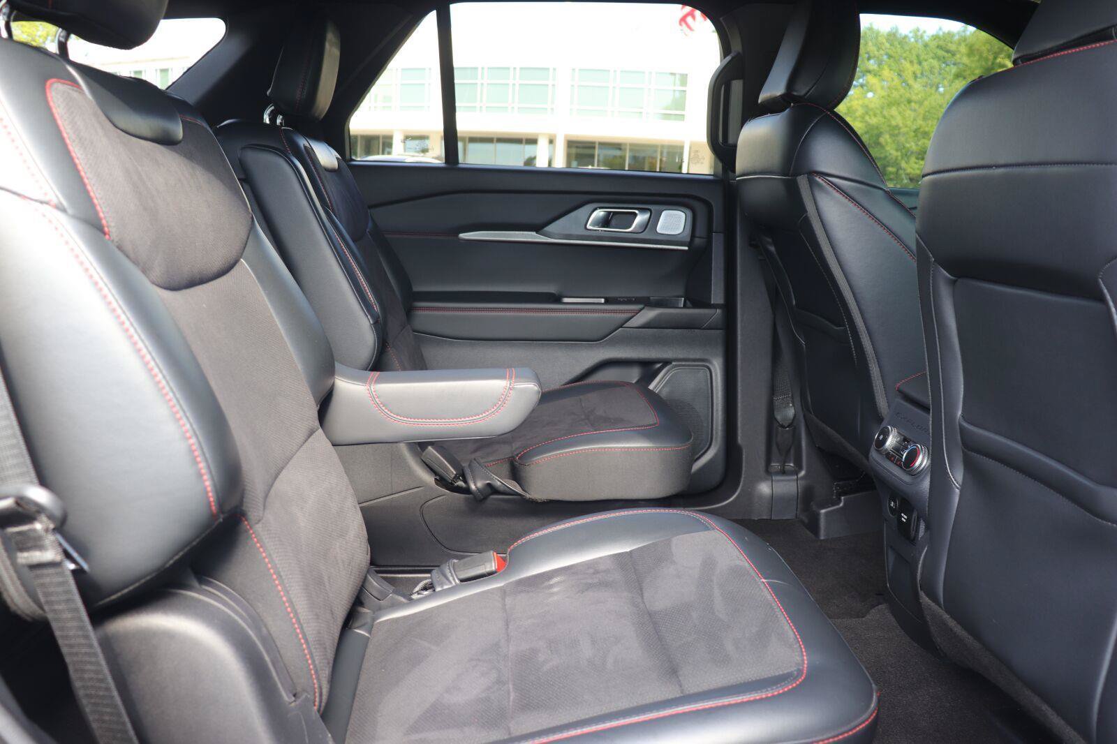 Used 2025 Ford Explorer ST w/ Sun And Sound Package AWD/4WD image 22