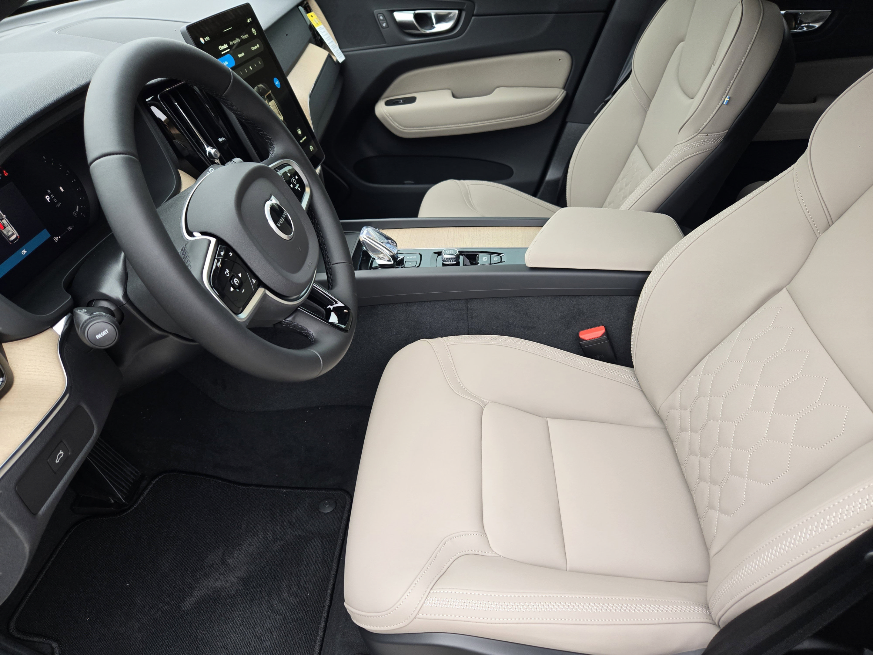Used 2026 Volvo XC60 B5 Plus w/ Protection Package Premier AWD/4WD image 11