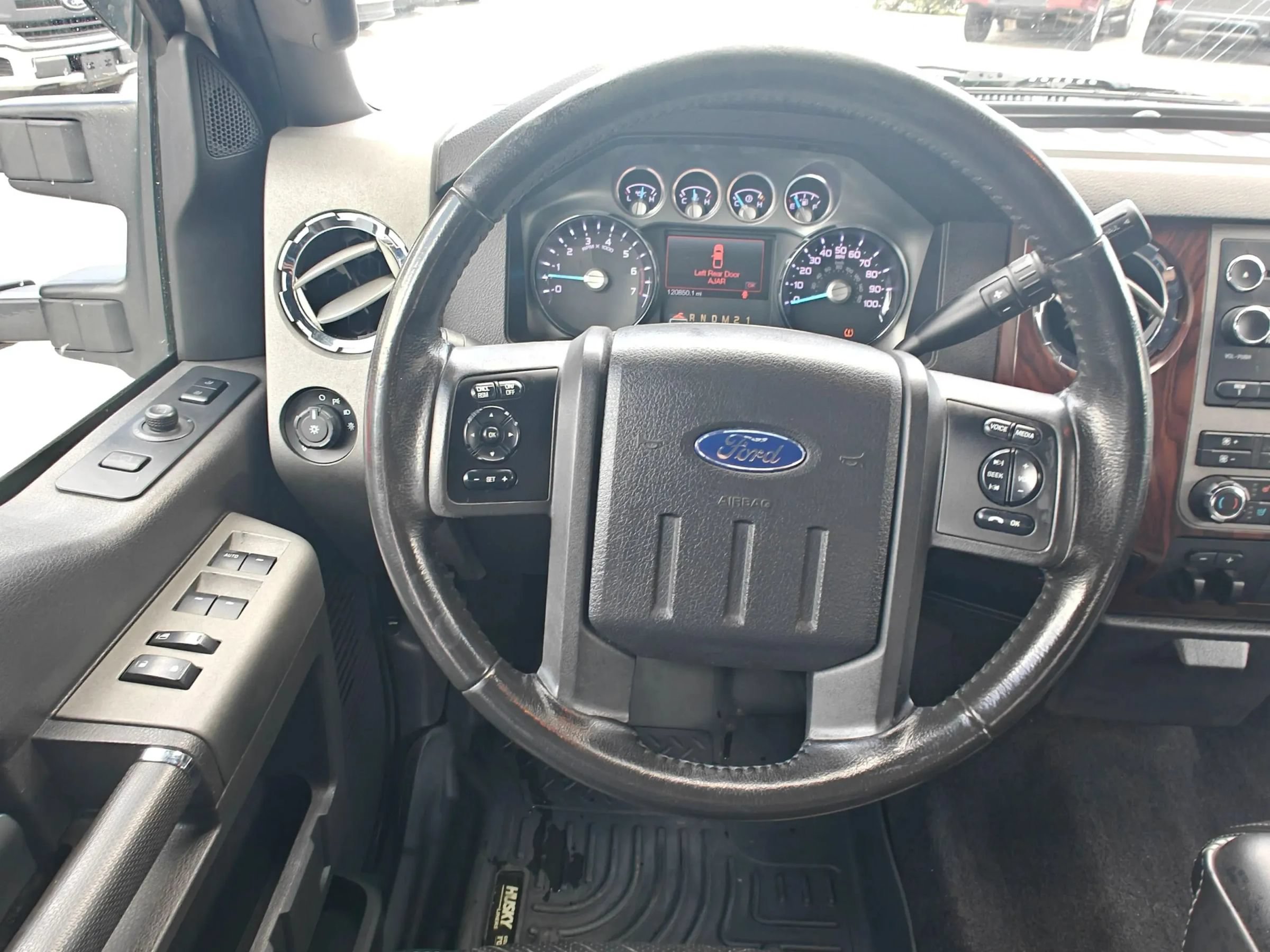 Used 2011 Ford F250 Lariat w/ Lariat Interior Pkg RWD image 17