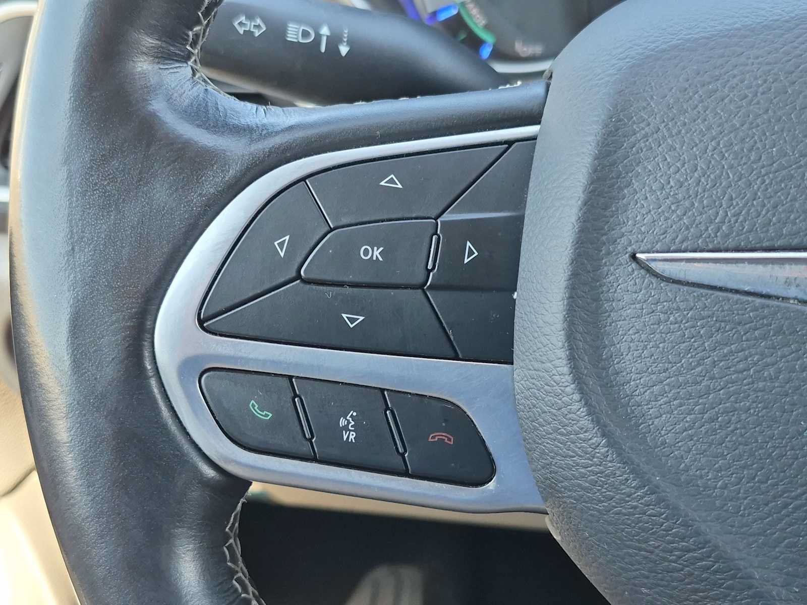 Used 2021 Chrysler Pacifica Touring-L FWD image 22