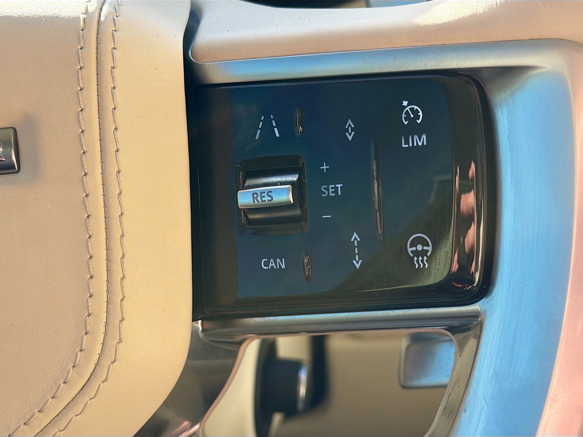 Used 2023 Land Rover Range Rover SV image 40