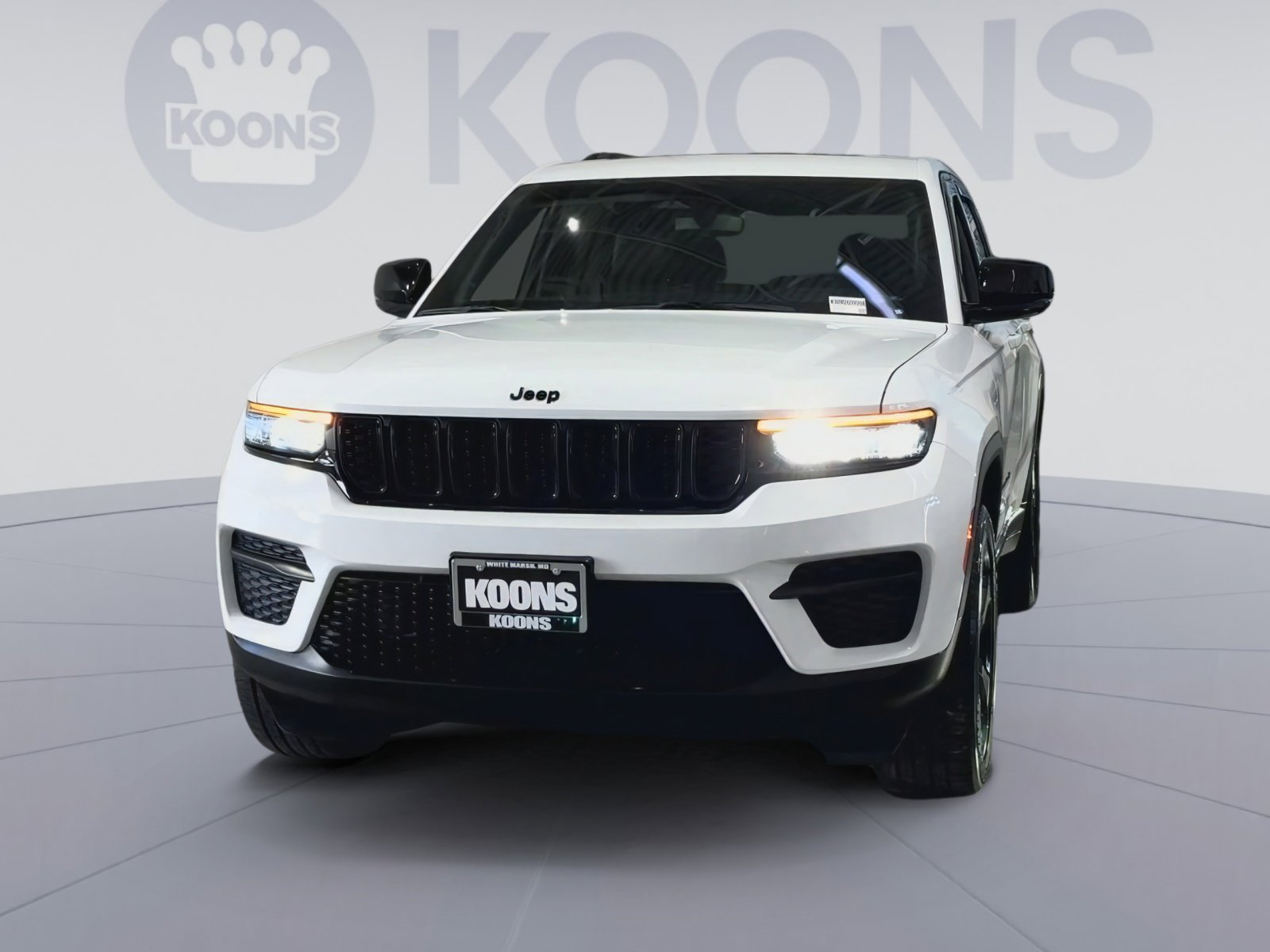 Used 2023 Jeep Grand Cherokee Altitude image 4