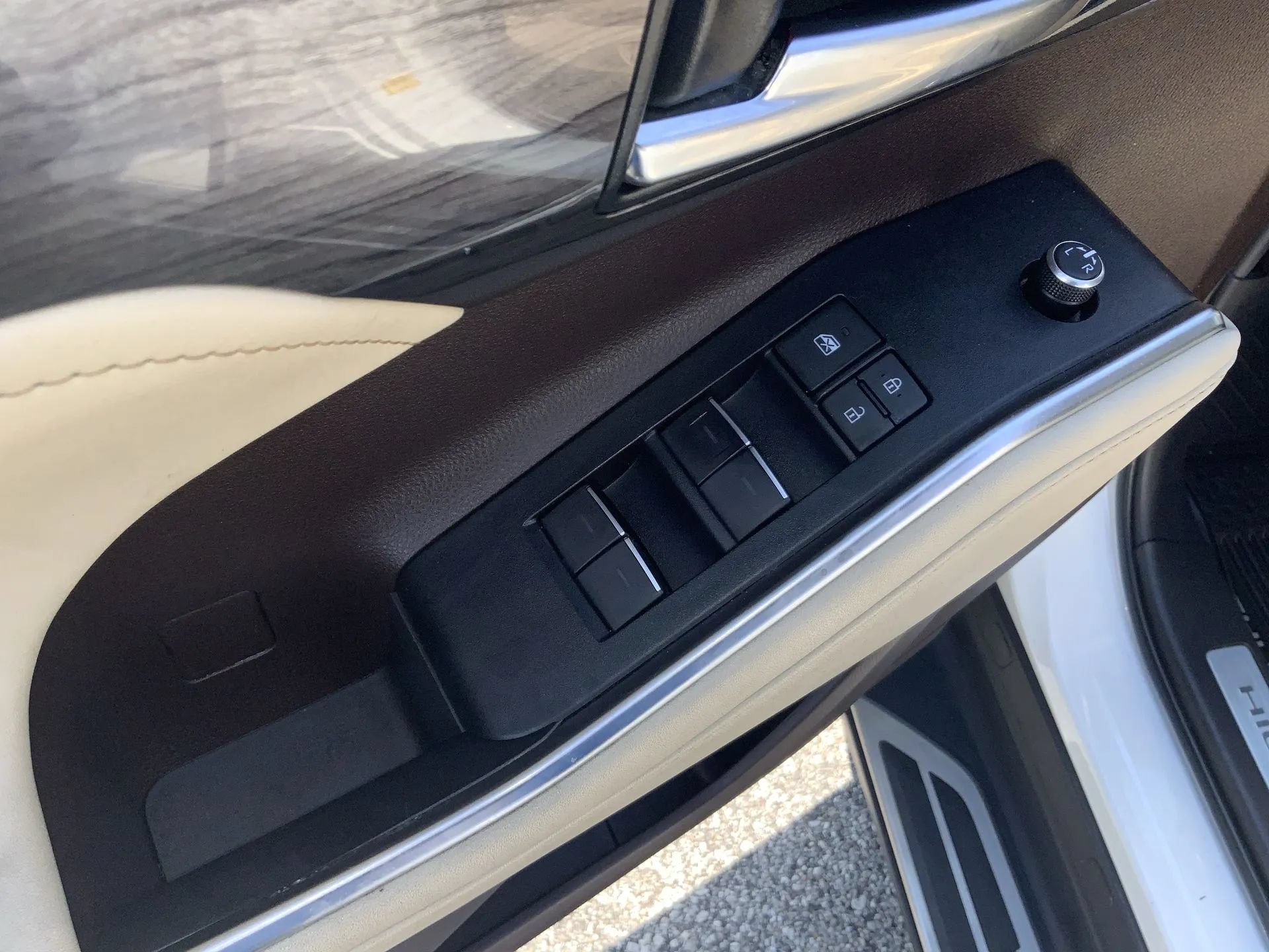 Used 2020 Toyota Highlander Limited AWD/4WD image 15