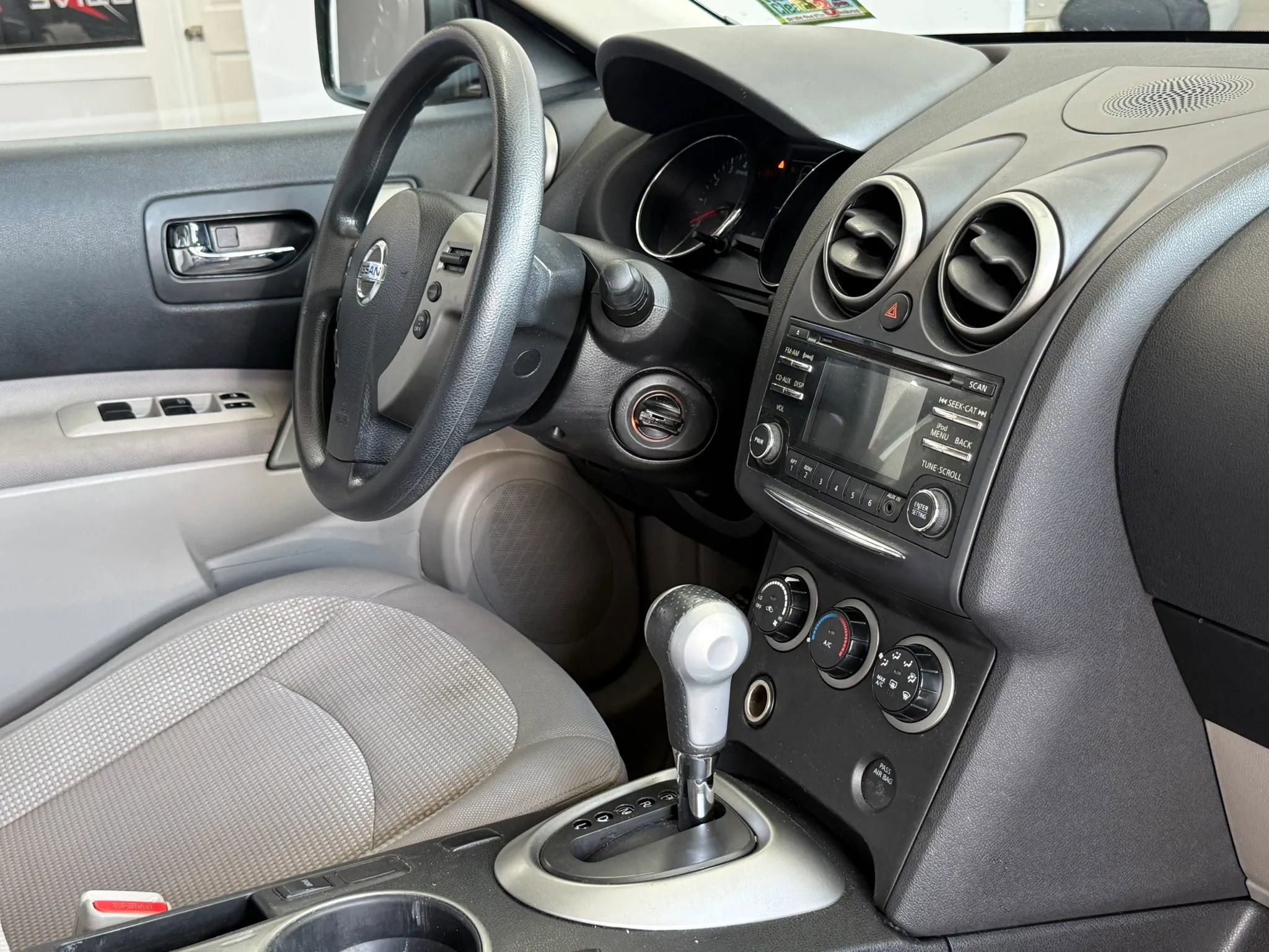 Used 2013 Nissan Rogue SV image 15