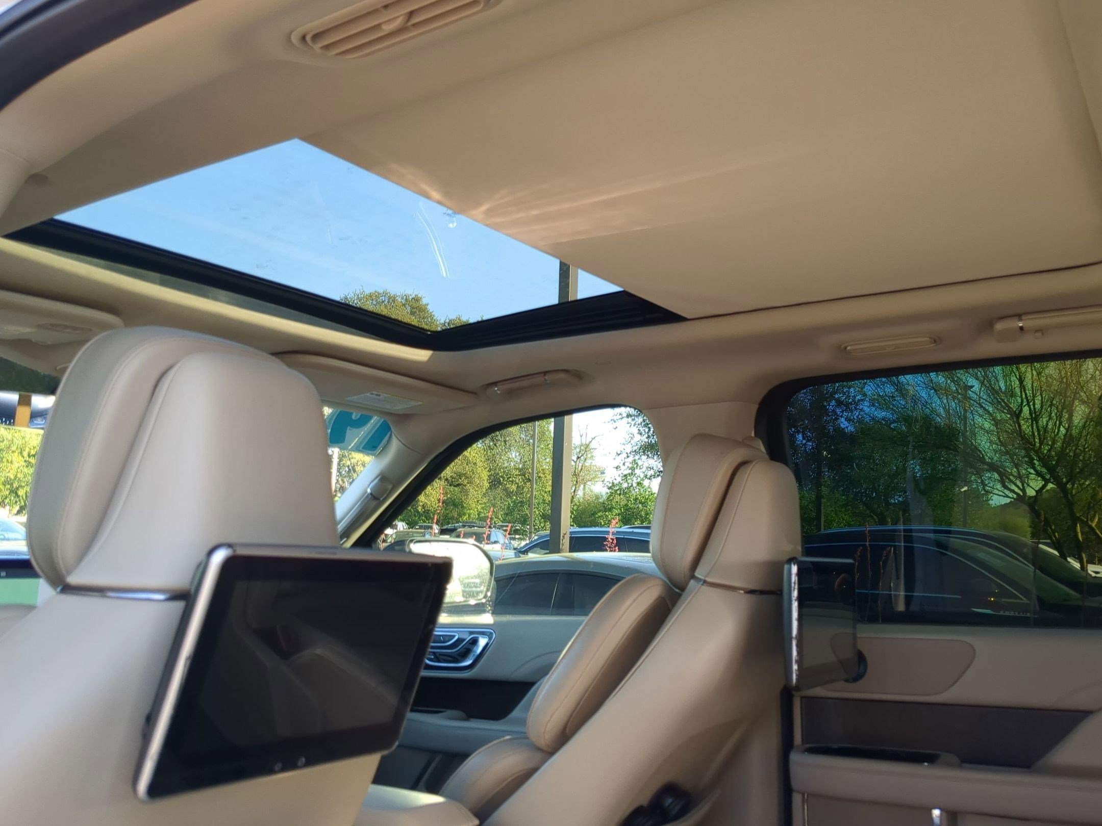 Used 2019 Lincoln Navigator Select w/ Cargo Package image 21