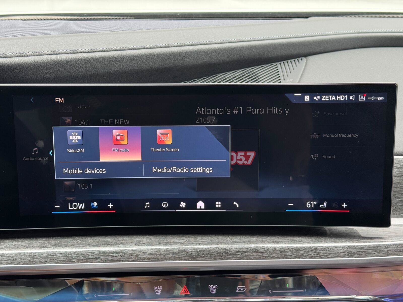 Used 2023 BMW i7 xDrive60 w/ Executive Package 2 AWD/4WD image 25
