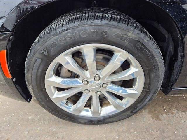 Used 2016 Chrysler 300 Limited w/ Driver Convenience Group image 23