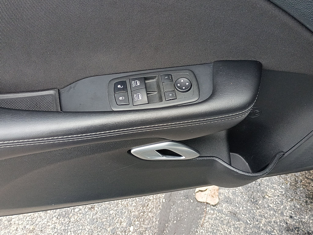 Used 2022 Dodge Challenger SXT RWD image 13