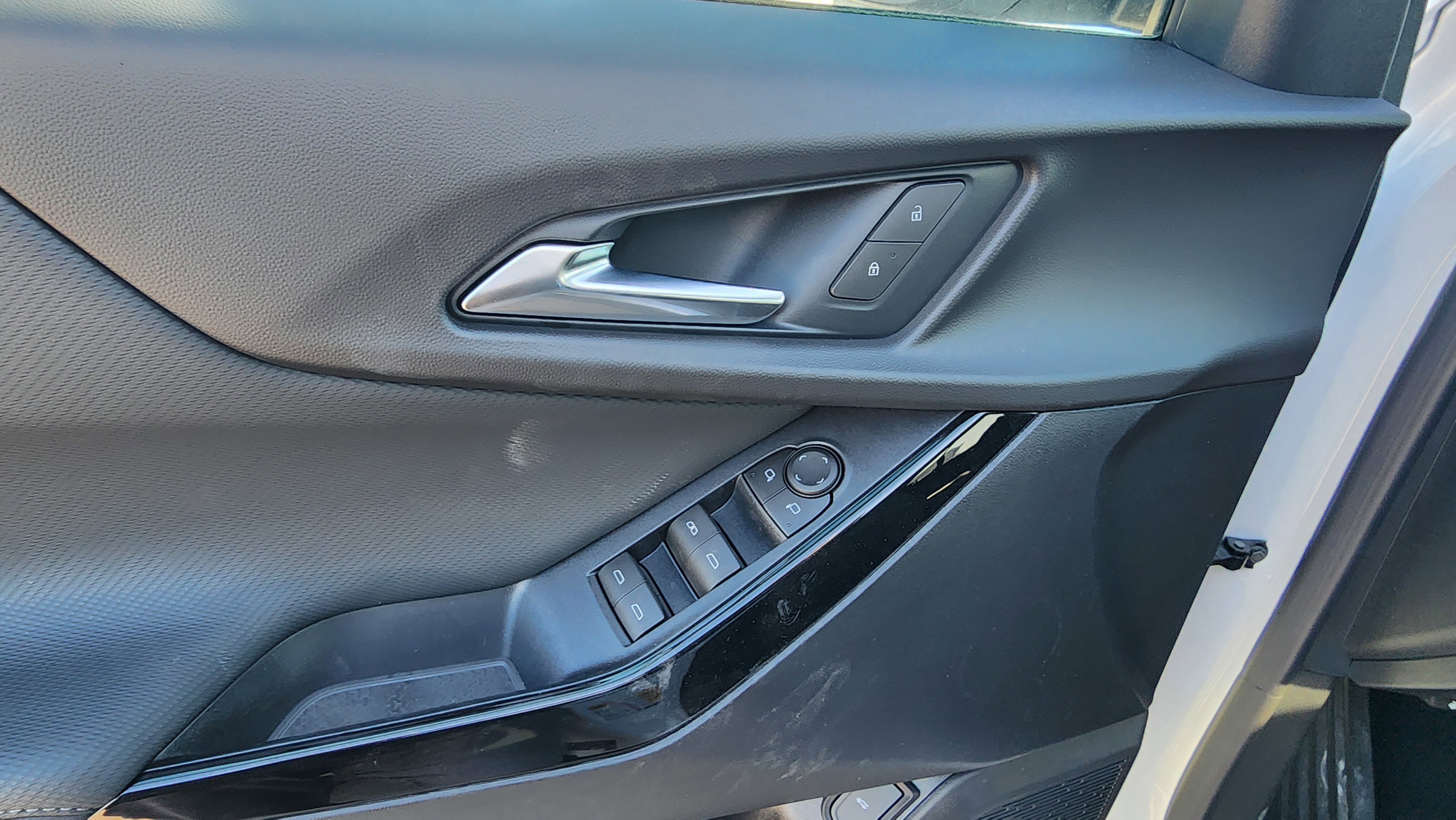 New 2026 Chevrolet Equinox LT w/ Convenience Package II image 9