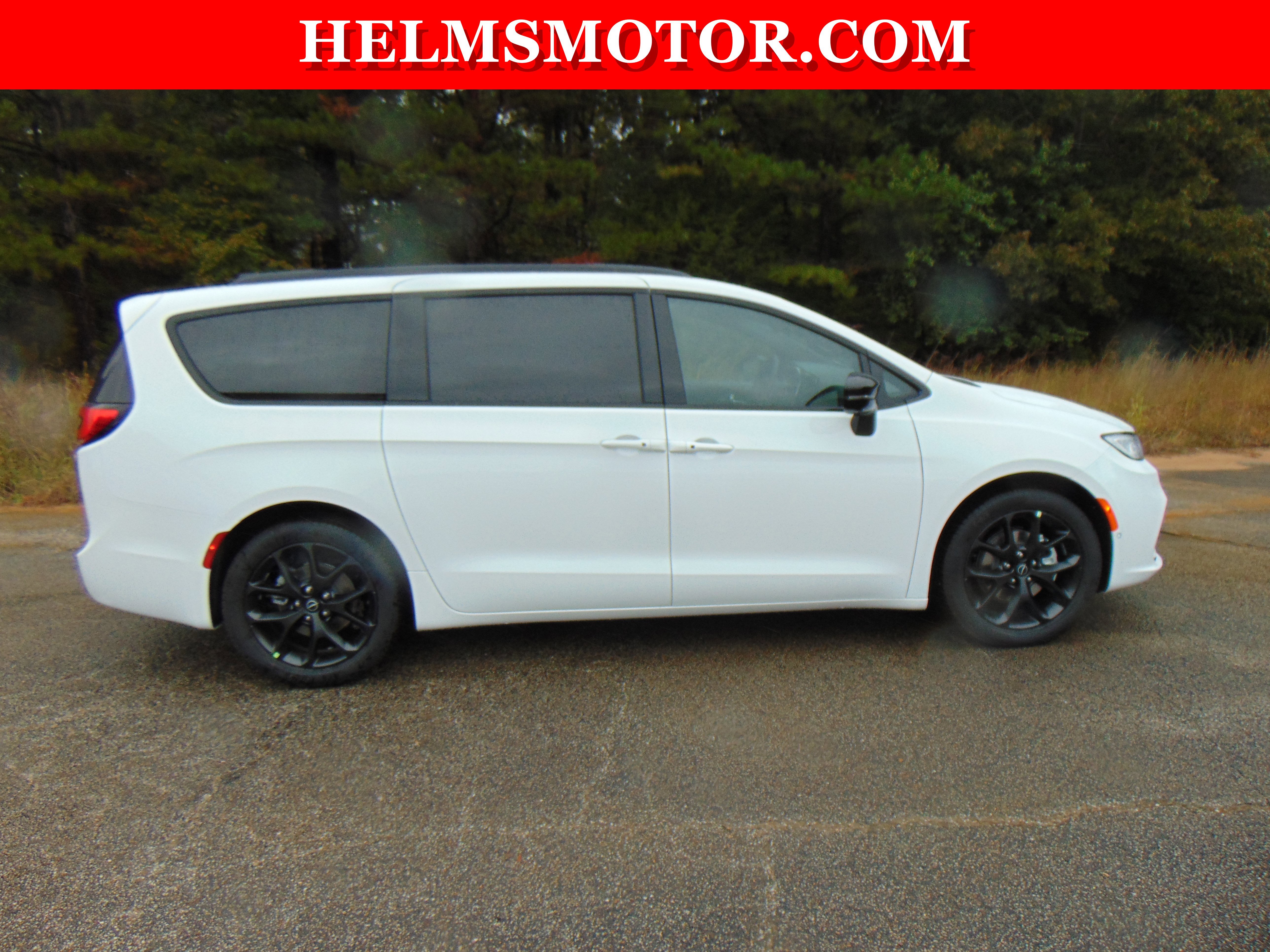 New 2026 Chrysler Pacifica Select w/ S Appearance Package image 12