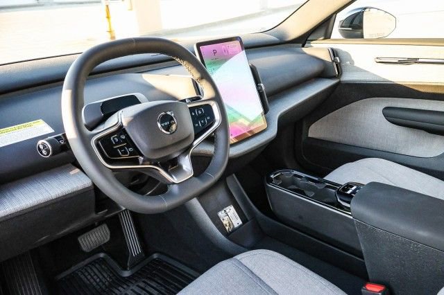 New 2025 Volvo EX30 Ultra w/ Protection Package Premier image 18