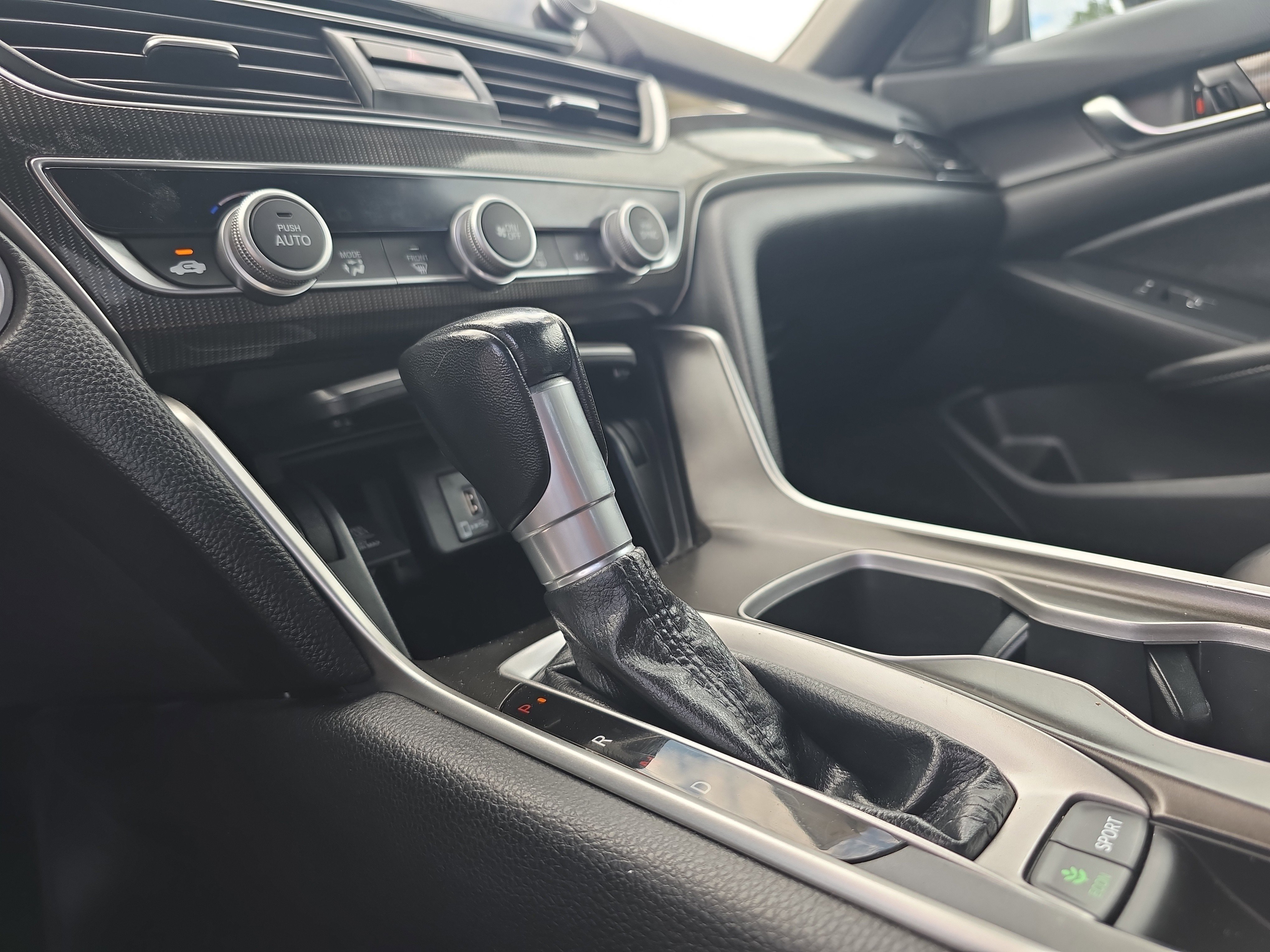 Used 2020 Honda Accord Sport image 32