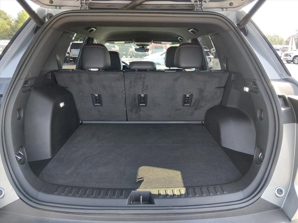 Used 2025 Chevrolet Equinox RS w/ Safety and Technology Package FWD image 10