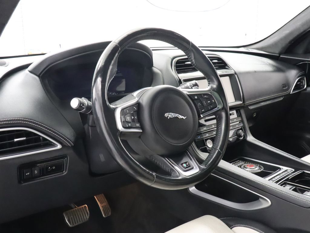 Used 2019 Jaguar F-PACE R-Sport AWD/4WD image 18