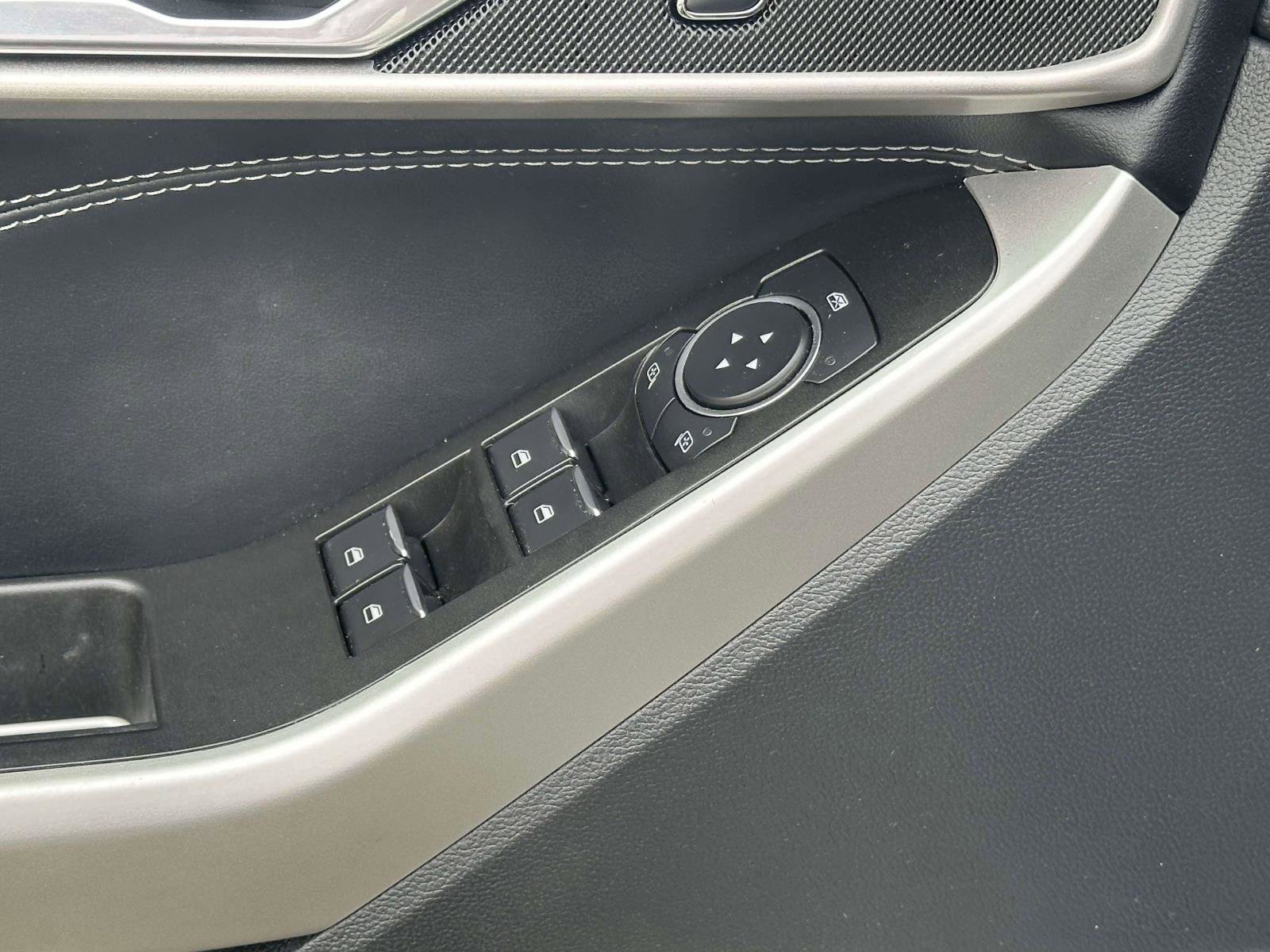 Used 2022 Ford Explorer XLT w/ Equipment Group 202A image 17